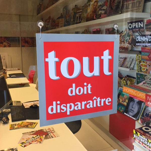 Carton "tout doit disparaître" L34 H34 cm et 4 ventouses recto verso identiques