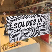 Carton "soldes" L64 H32 cm et 2 ventouses 