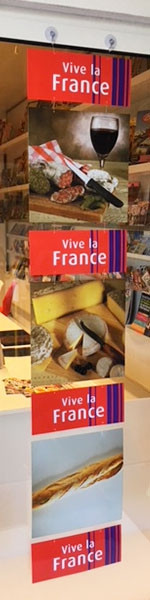 Cartons "pain, vin et fromage" L34 H174 cm